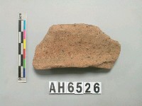 藏品(灰褐色夾砂陶口緣)的圖片